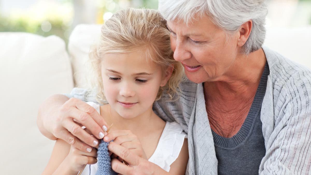 Abuelas entrometidas: cómo controlarlas