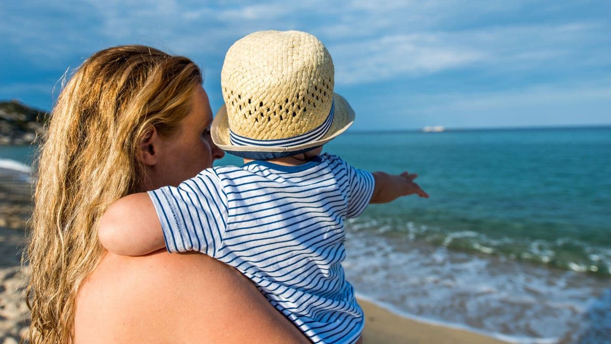 Los infaltables al viajar con bebés y niños pequeños