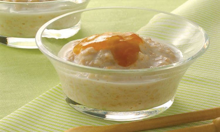 Avena con leche y mermelada casera de durazno